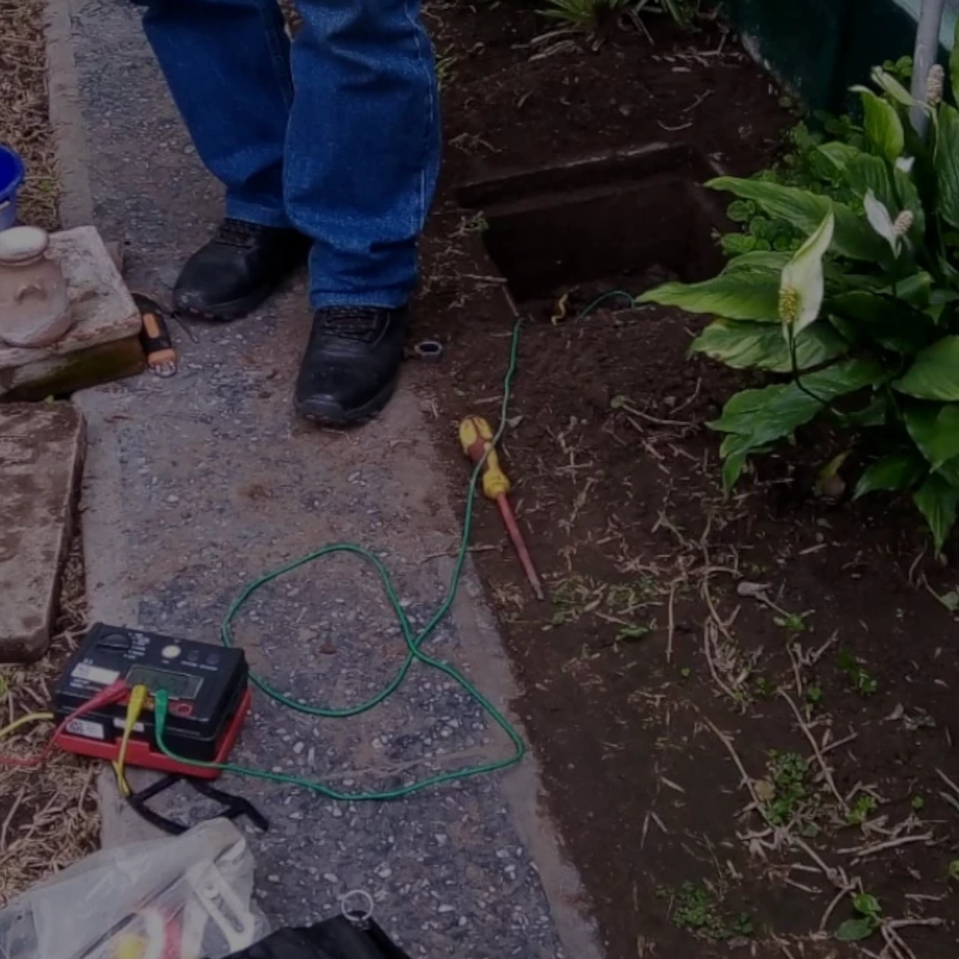 Medición y mantenimiento de pozo a tierra en Lima